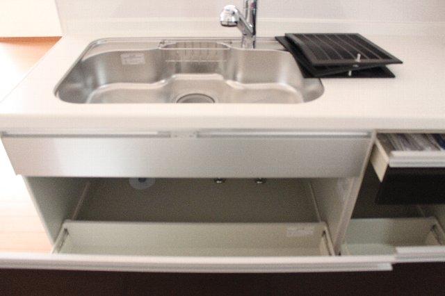 Kitchen. Local (11 May 2013) Shooting