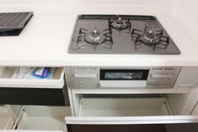 Kitchen. Local (11 May 2013) Shooting