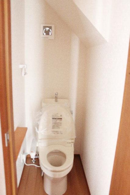 Toilet. Local (11 May 2013) Shooting