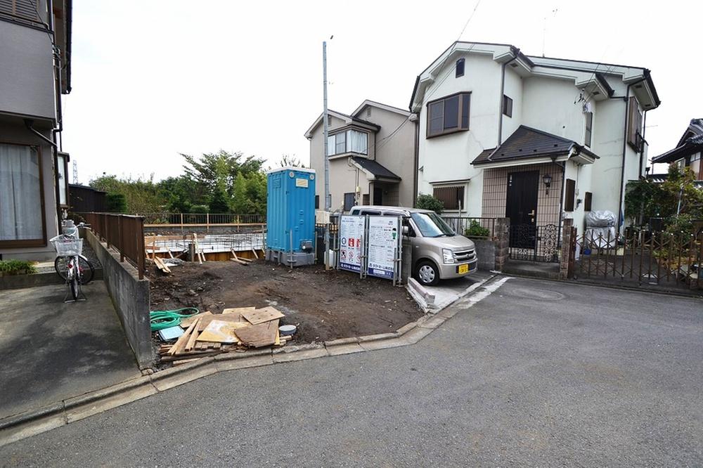 Local photos, including front road. Local (11 May 2013) Shooting