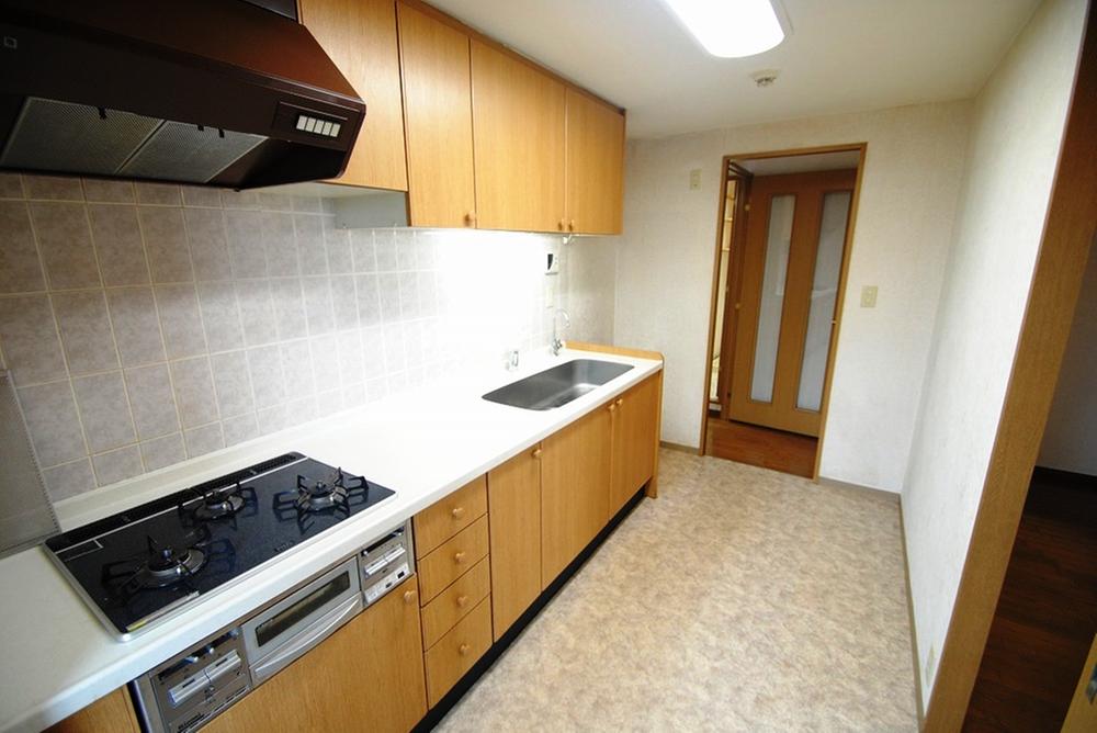 Kitchen. Indoor (10 May 2013) Shooting