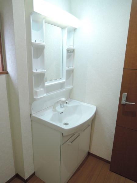 Wash basin, toilet. Indoor (11 May 2013) Shooting