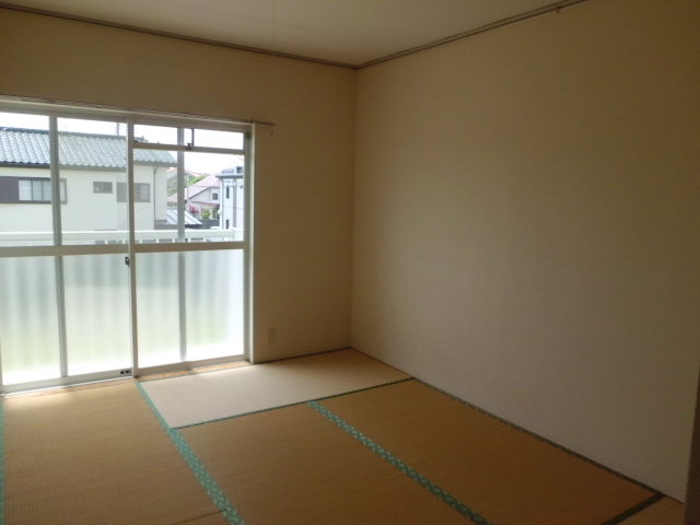 Other room space. 6-mat Japanese-style room. Bright veranda surface, Modestly in the bedroom size