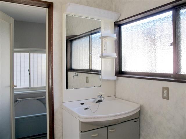 Wash basin, toilet