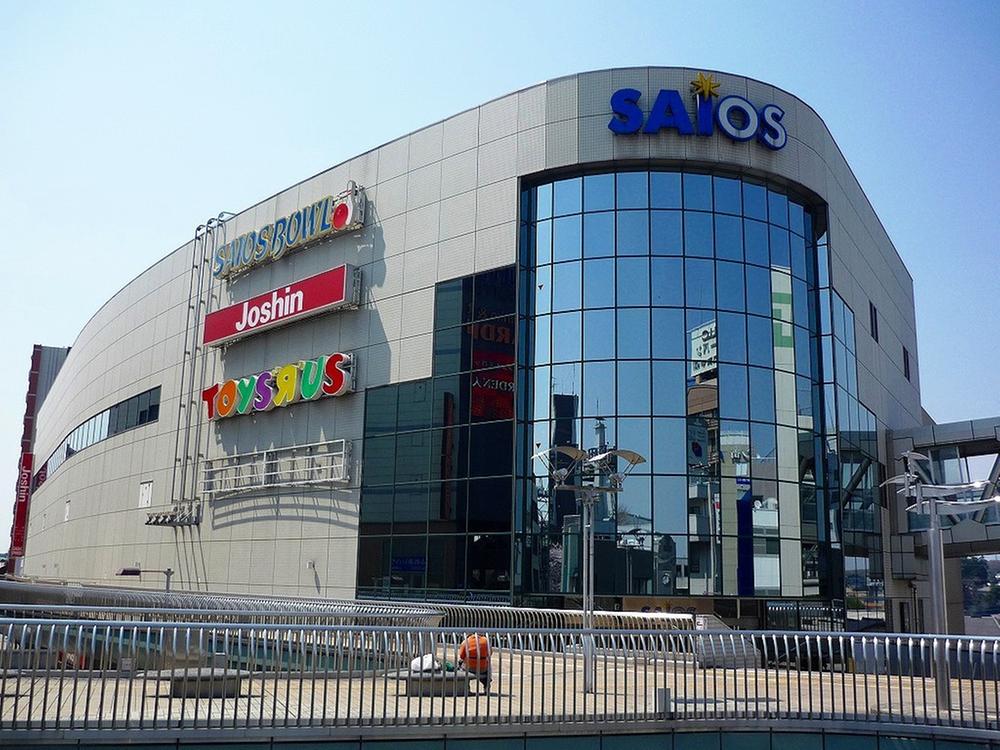 Shopping centre. Until SIOS 440m
