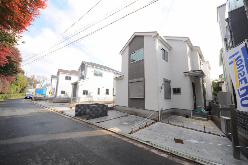 Local appearance photo. Local (11 May 2013) Shooting