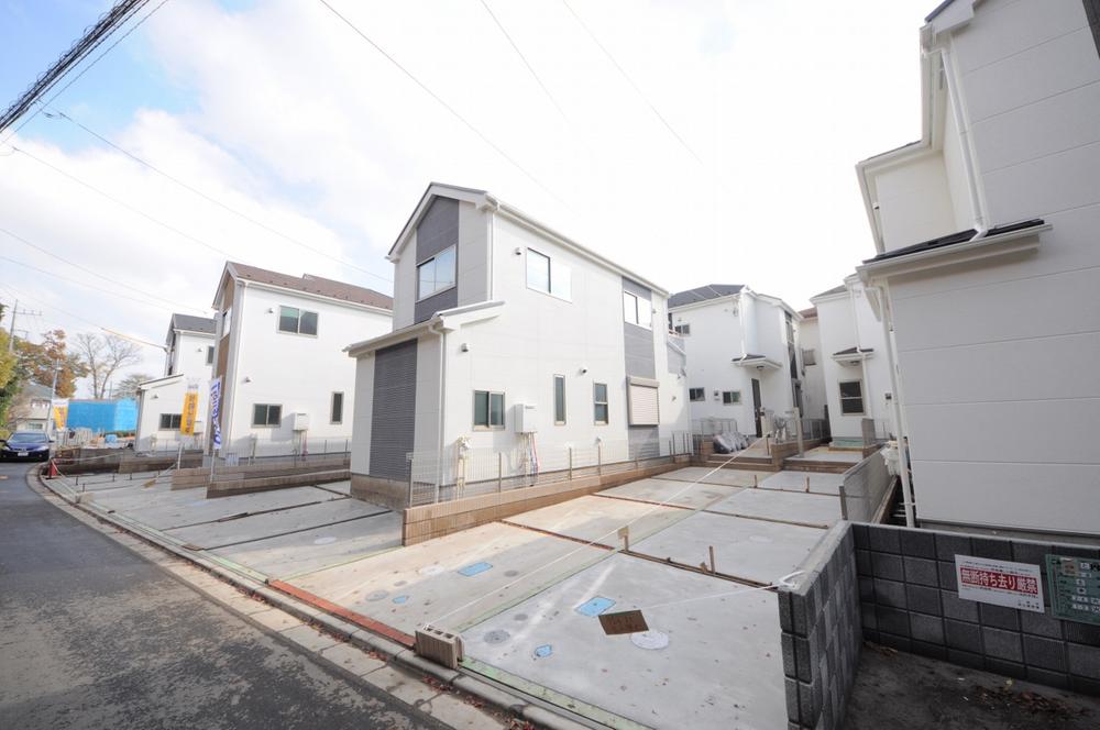 Local appearance photo. Local (11 May 2013) Shooting