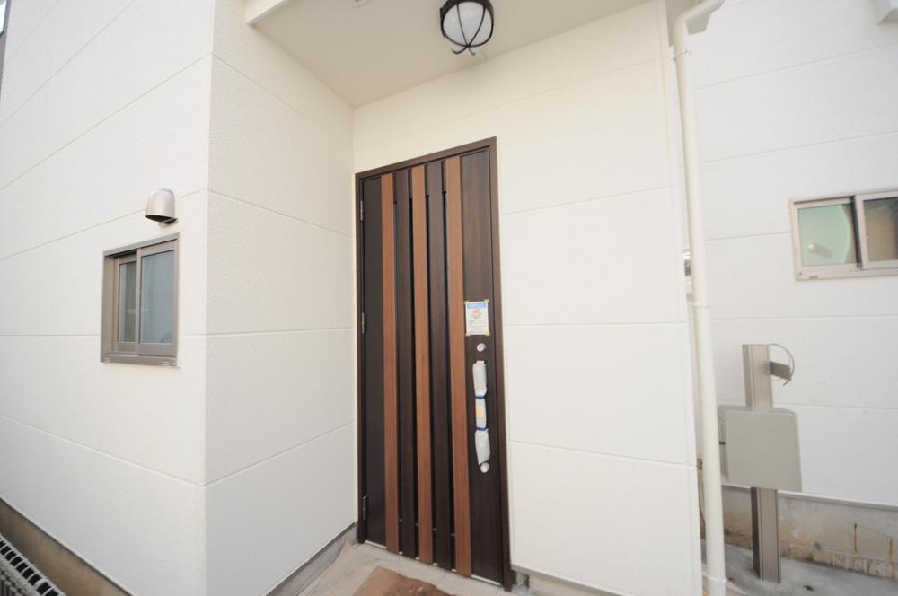 Entrance. Local (11 May 2013) Shooting