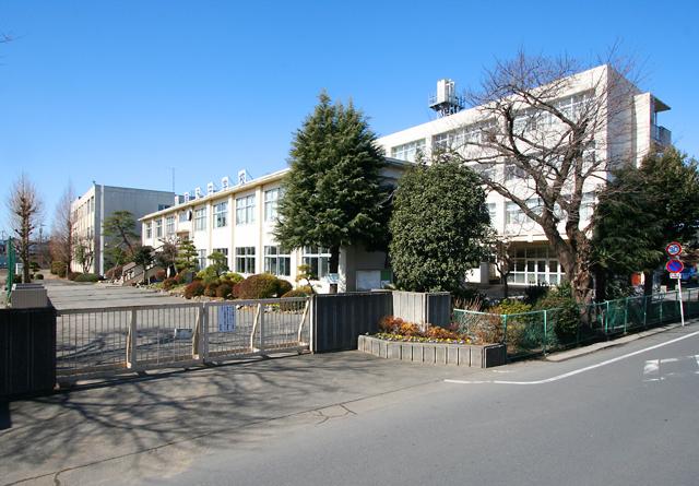 Junior high school. Kamifujisawa 1300m until junior high school