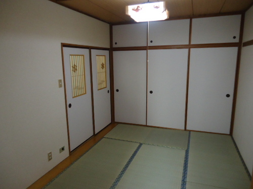 Other room space. Japanese-style room about 6.0 tatami mats (entrance side)