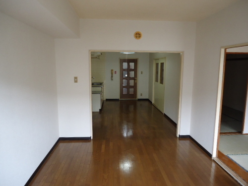 Living and room. LDK (about 13.9 tatami mats)