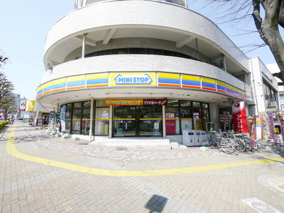 Convenience store. MINISTOP up (convenience store) 2500m