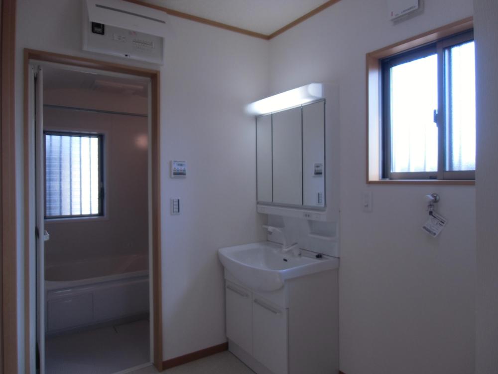 Wash basin, toilet. Indoor (March 2013) Shooting