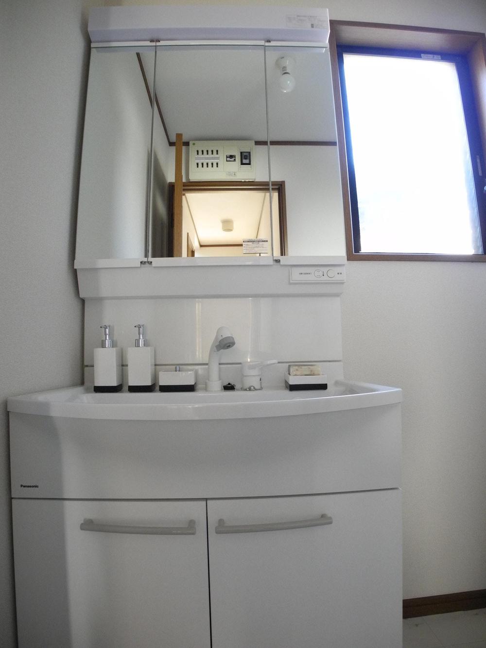 Wash basin, toilet. Wash basin of new (November 2013) Shooting