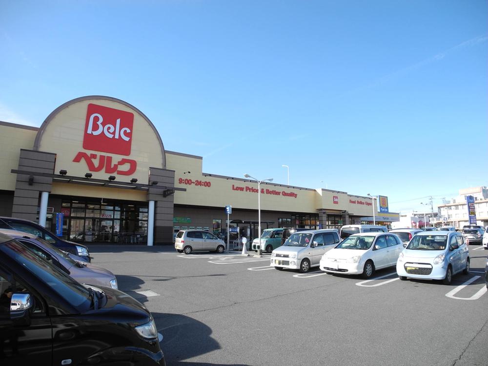 Supermarket. 563m until Berg Iruma Noda shop