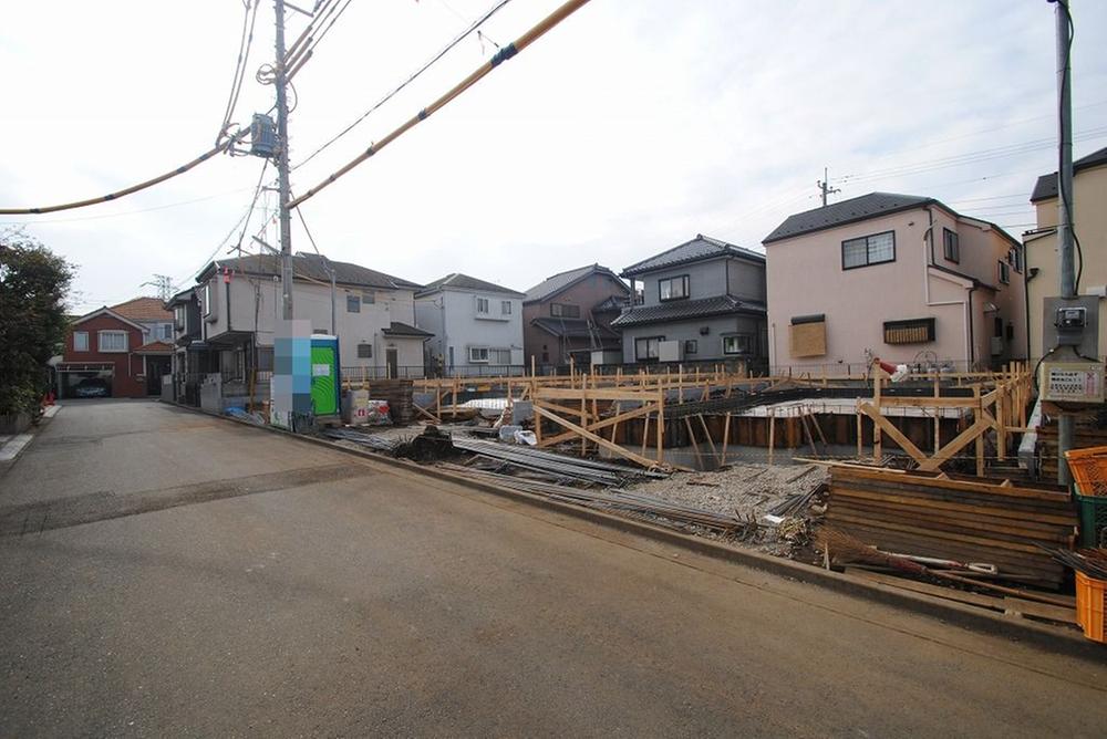 Local photos, including front road. 4 Building site (November 2013) Shooting