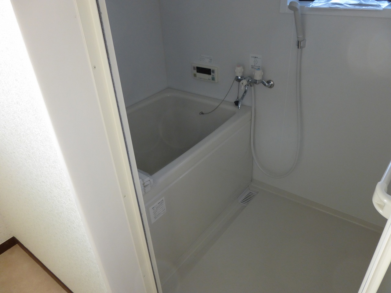 Bath. Bathtub, including renovated