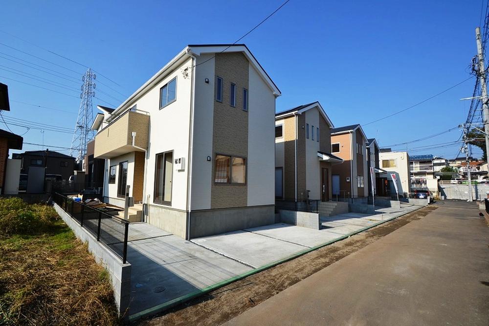 Local photos, including front road. Local (11 May 2013) Shooting