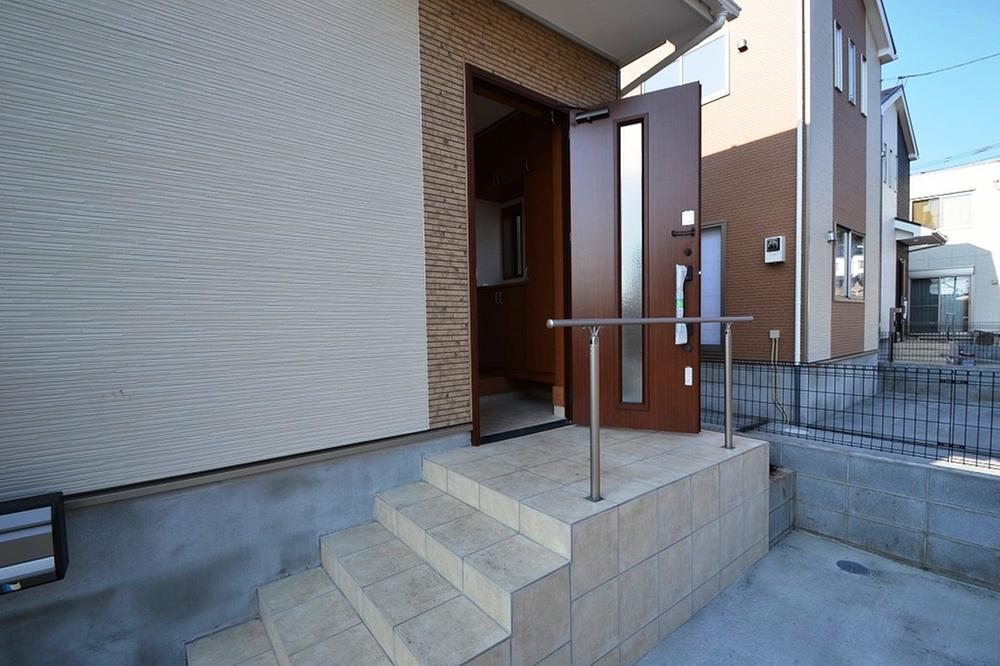 Entrance. 3 Building site (November 2013) Shooting