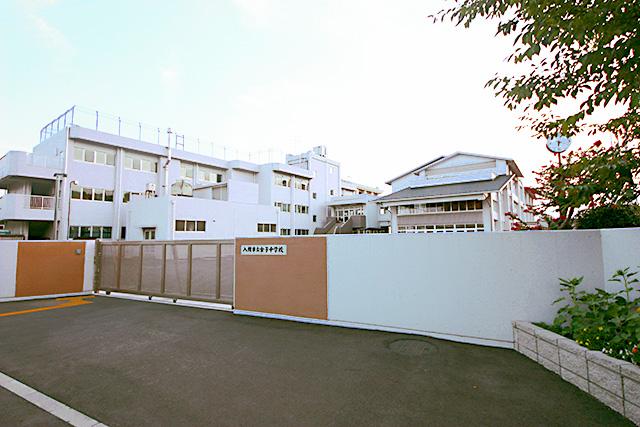 Junior high school. 160m until Kaneko junior high school