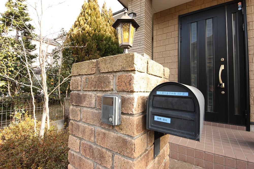Local appearance photo. Local (12 May 2013) Shooting Mailbox, Porch light