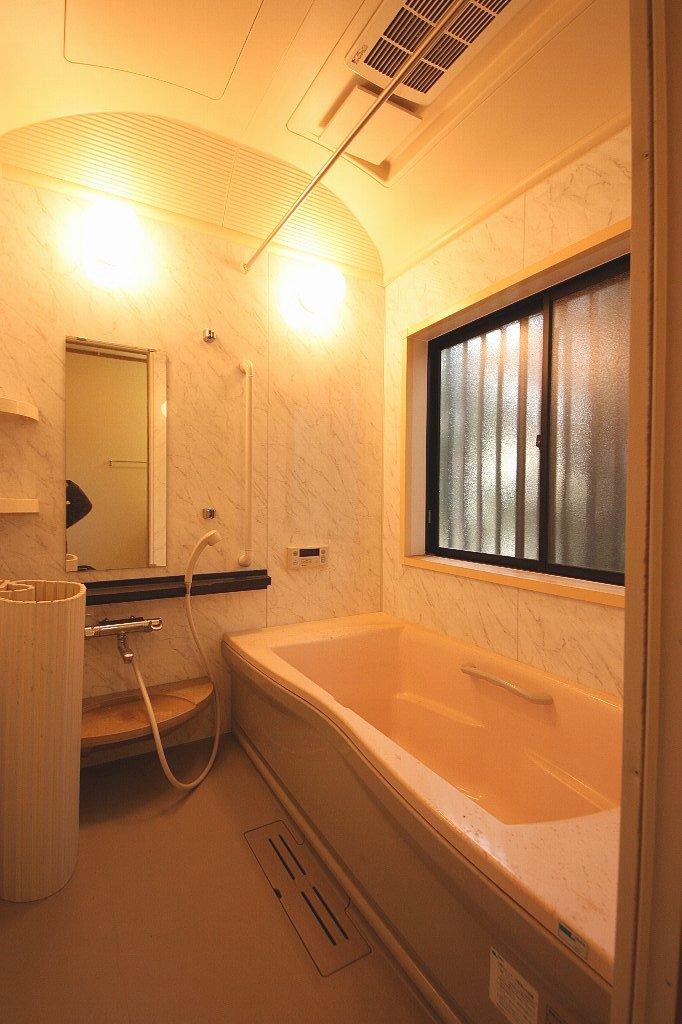Bathroom. Local (12 May 2013) Shooting