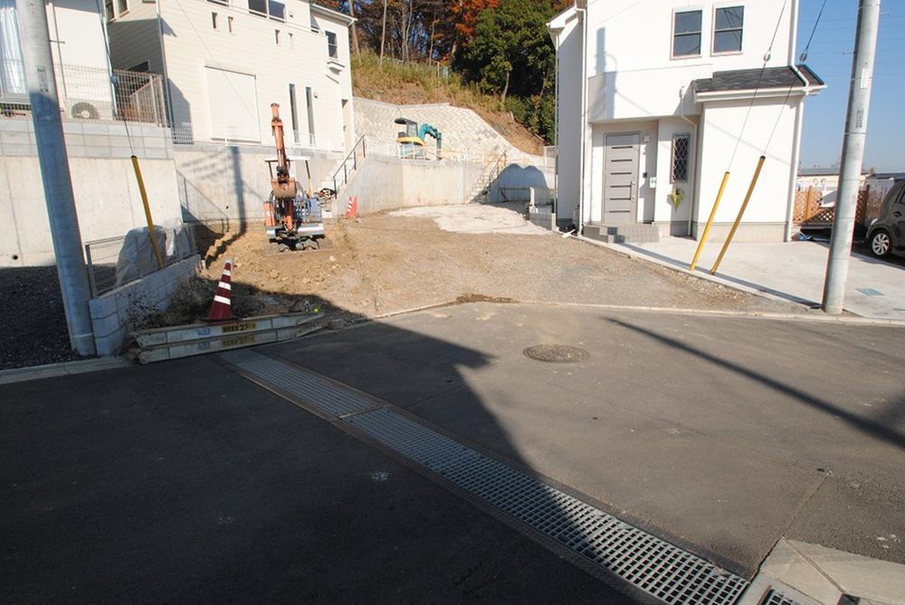 Local photos, including front road. Local (12 May 2013) Shooting