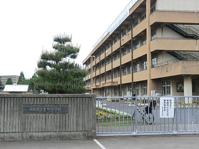 Primary school. Municipal Higashimachi until elementary school 240m