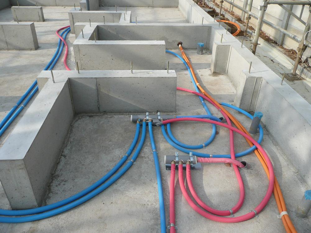 Construction ・ Construction method ・ specification. water supply, Header pipes of the hot water supply