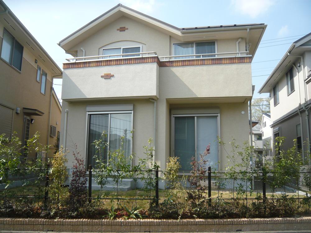 30 Building south appearance photo