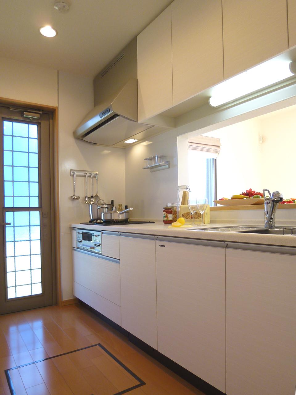 Same specifications photo (kitchen). Face-to-face kitchen