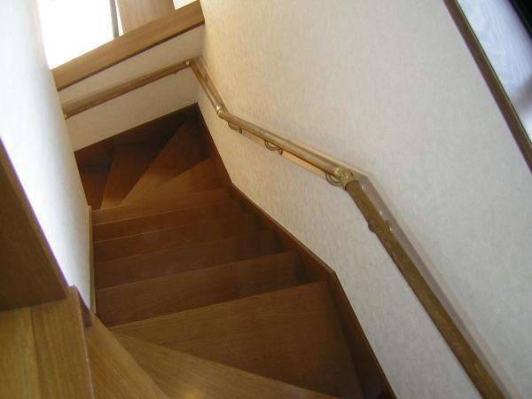 Other introspection. Staircase seen from the second floor. Climb peace of mind with a handrail