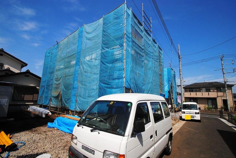 Local photos, including front road. Local (July 2013) Shooting