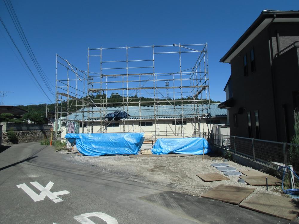 Local photos, including front road. Local (10 May 2013) Shooting