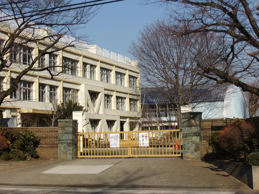 Primary school. Iruma Municipal Kurosu up to Elementary School 1570m