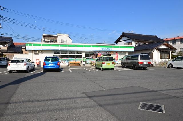 Convenience store. 80m to FamilyMart