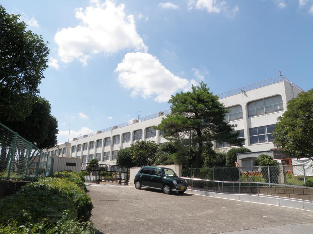 Primary school. Iruma Municipal Sayama until elementary school 605m