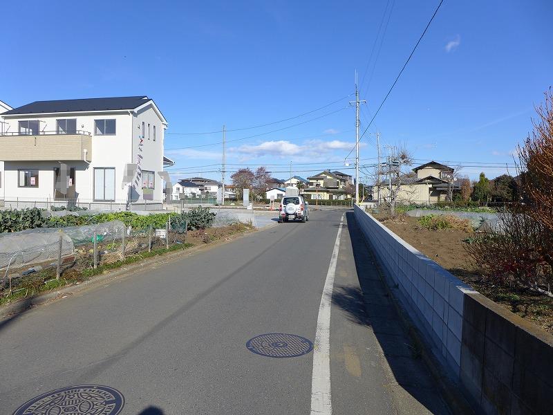 Local photos, including front road. Local (December 16, 2013) Shooting