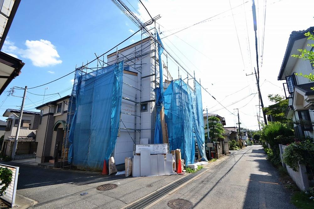 Local photos, including front road. Local (August 2013) Shooting