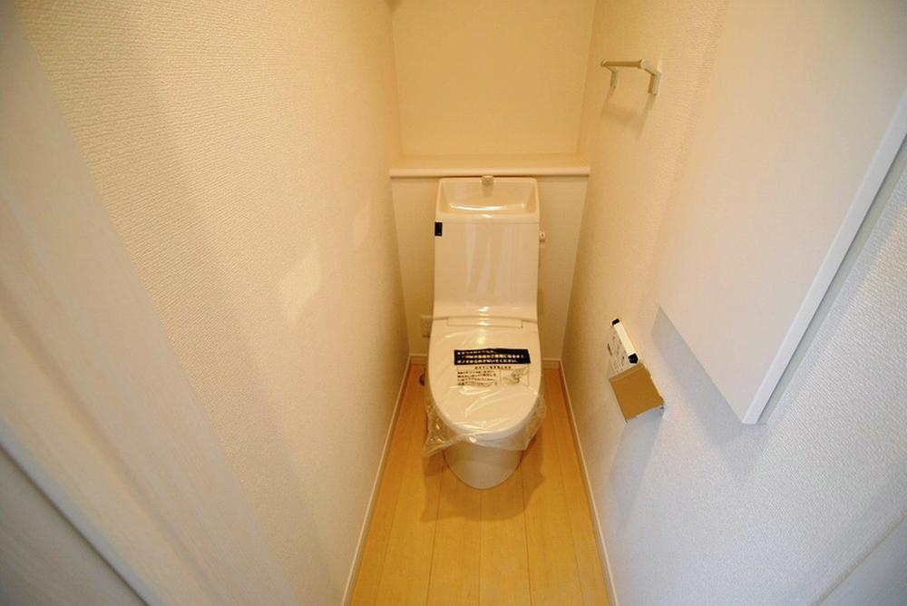 Toilet. Indoor (10 May 2013) Shooting