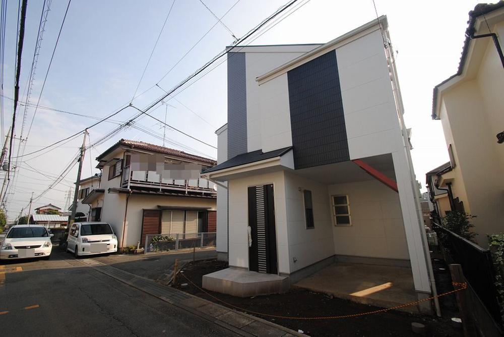 Local photos, including front road. Local (11 May 2013) Shooting