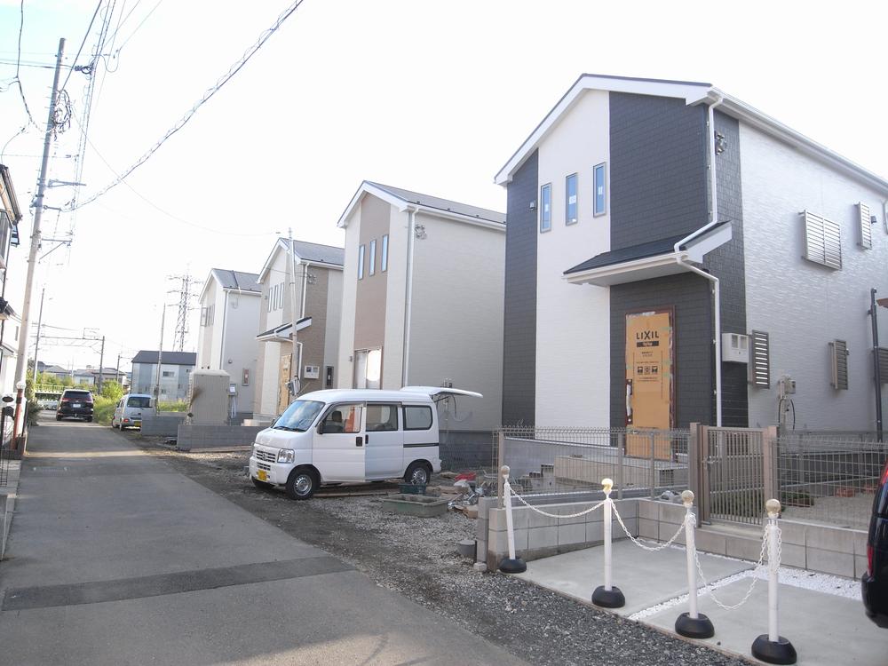 Local photos, including front road. Local (11 May 2013) Shooting