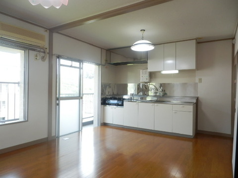 Living and room. About 12 tatami living (air conditioning performance warranty)