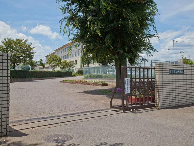 Junior high school. 1630m to Noda junior high school