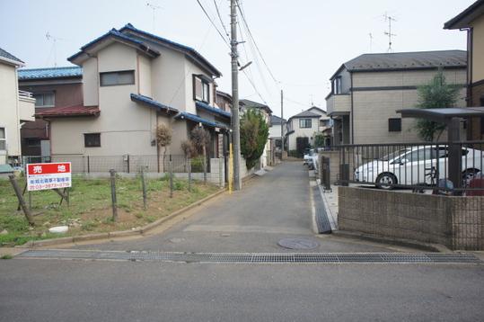 Local photos, including front road. Frontal road