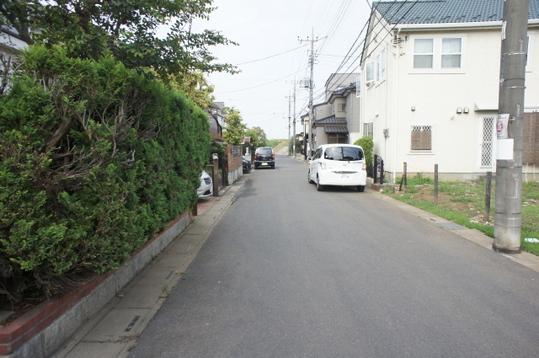 Local photos, including front road. Frontal road