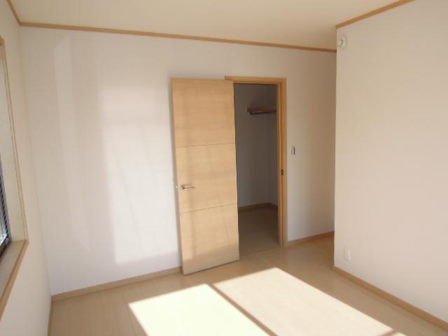 Non-living room. 2 Kaikyoshitsu: This is the room with a walk-in closet! 