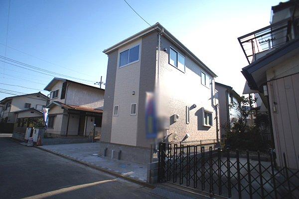 Local photos, including front road. Local (12 May 2013) Shooting 1 Building