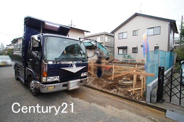 Local photos, including front road. 10 / 1 shooting Vacant lot