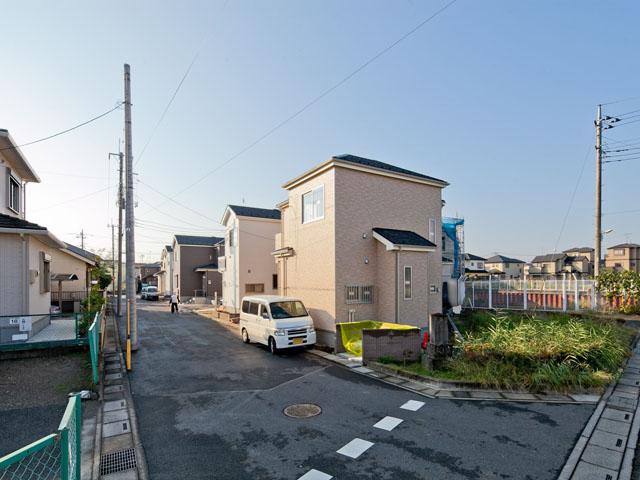 Local photos, including front road. Local (11 May 2013) Shooting